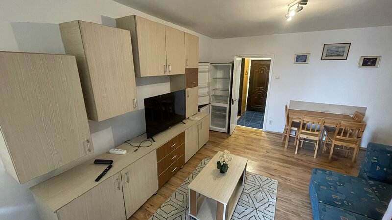 Drumul Taberei, Piata Moghioros,